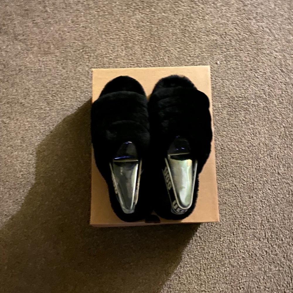 Ugg Fluff Yeah Logo Slide